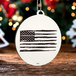 Amerikanische Flagge Ornament | Gravierte Holz Landkarte Ornament | Handmade Urlaub & Wohndekor | Weihnachtsschmuck