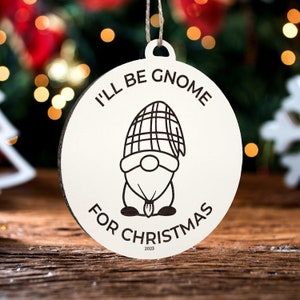 Ich werde Gnome Ornament | Graviertes Kartenornament aus Holz | Handgemachte Weihnachtsdeko | Weihnachtsornament