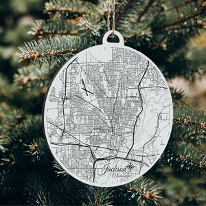 Jackson, Mississippi Weihnachtsornamente | Gravierte Holz Landkarte Ornament | Handmade Urlaub & Wohndekor | Weihnachtsschmuck