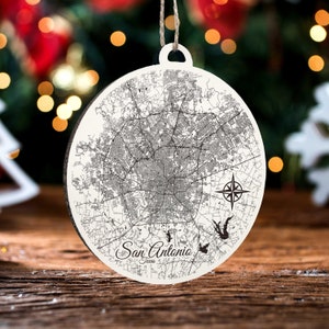 San Antonio, Texas Ornament | Graviertes Kartenornament aus Holz | Handgemachte Weihnachtsdeko | Weihnachtsornament