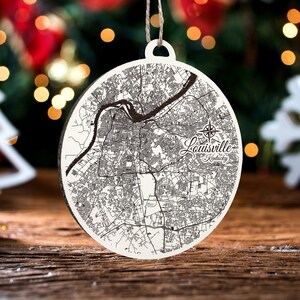 Louisville, Kentucky Ornament | Gravierte Holz Landkarte Ornament | Handmade Urlaub & Wohndekor | Weihnachtsschmuck
