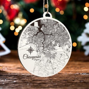 Rundes Ornament | Graviertes Kartenornament aus Holz | Handgemachte Weihnachtsdeko | Weihnachtsornament