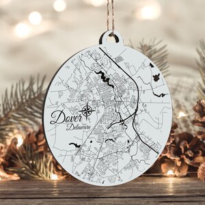 Dover, Delaware Weihnachtsornamente | Gravierte Holz Landkarte Ornament | Handmade Urlaub & Wohndekor | Weihnachtsschmuck