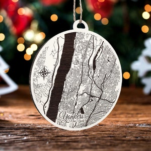 Yonkers, New York Ornament | Graviertes Kartenornament aus Holz | Handgemachte Weihnachtsdeko | Weihnachtsornament