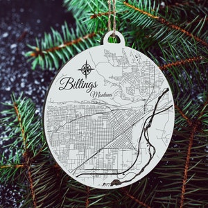 Billings, Montana Ornament | Graviertes Kartenornament aus Holz | Handgemachte Weihnachtsdeko | Weihnachtsornament