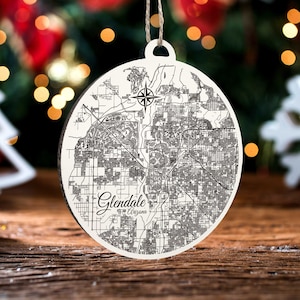 Glendale, Arizona runde Verzierung | Gravierte Holz Landkarte Ornament | Handmade Urlaub & Wohndekor | Weihnachtsschmuck