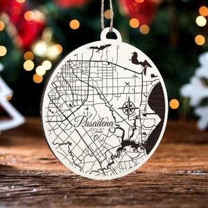 Pasadena, Texas Ornement | Ornement de carte en bois gravé | Décoration de vacances et de maison faite à la main | Décoration de Noël