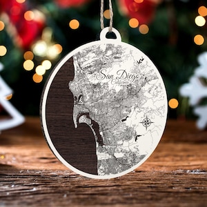 San Diego, Kalifornien Ornament | Gravierte Holz Landkarte Ornament | Handmade Urlaub & Wohndekor | Weihnachtsschmuck