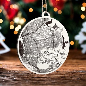 Chula Aussicht, Kalifornien Ornament | Gravierte Holz Landkarte Ornament | Handmade Urlaub & Wohndekor | Weihnachtsschmuck