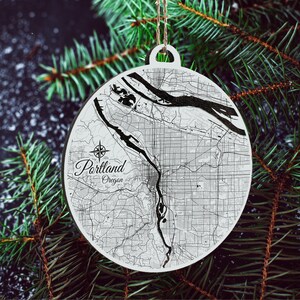 Portland, Oregon Weihnachtsornament | Gravierte Holz Landkarte Ornament | Handmade Urlaub & Wohndekor | Weihnachtsschmuck