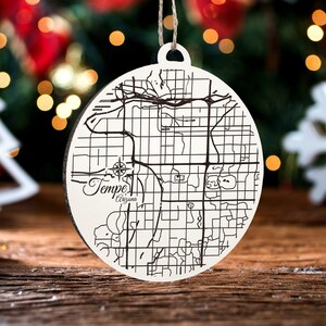 Tempe, Arizona Ornament | Graviertes Kartenornament aus Holz | Handgemachte Weihnachtsdeko | Weihnachtsornament