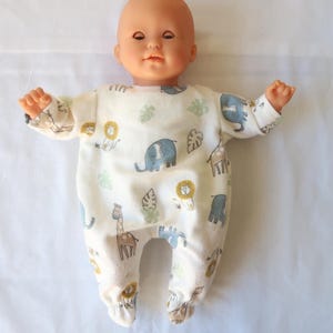 Pyjama flanelle motifs savane pour poupon type Corolle +/- 30 cm