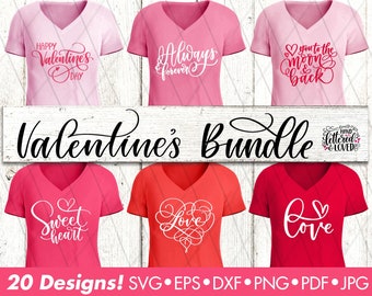 Könnte beinhalten: Ein Set mit 20 Valentinstagsdesigns mit handgeschriebenen Sprüchen wie "Froher Valentinstag", "Für immer und ewig", "Du bist der Mond und zurück", "Süßes Herz" und "Liebe". Die Designs sind auf rosa und roten T-Shirts abgebildet.