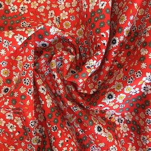 Cotton poplin fabric coupon Red Flower background (23)