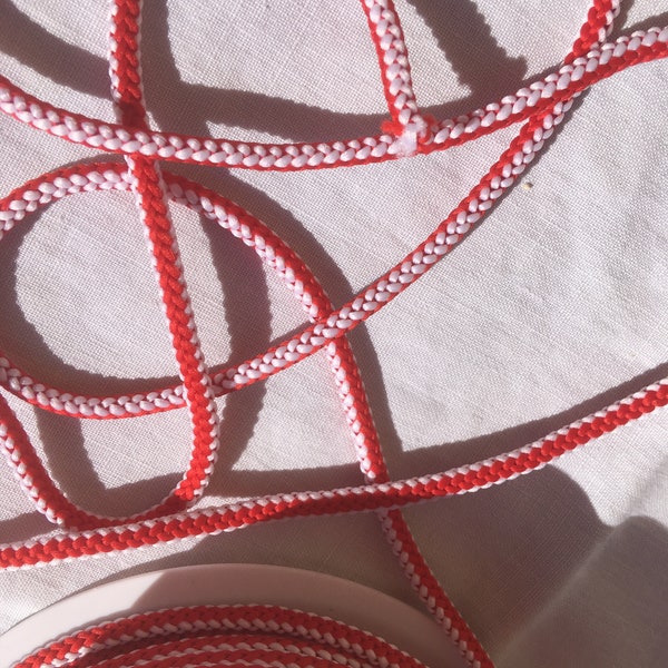Gestrickte Schnur, Polyester, zweifarbig, rot und weiß, Breite 4,5 mm