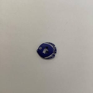 Fancy button, Fish motif, Barbel blue color, Diameter 15 mm