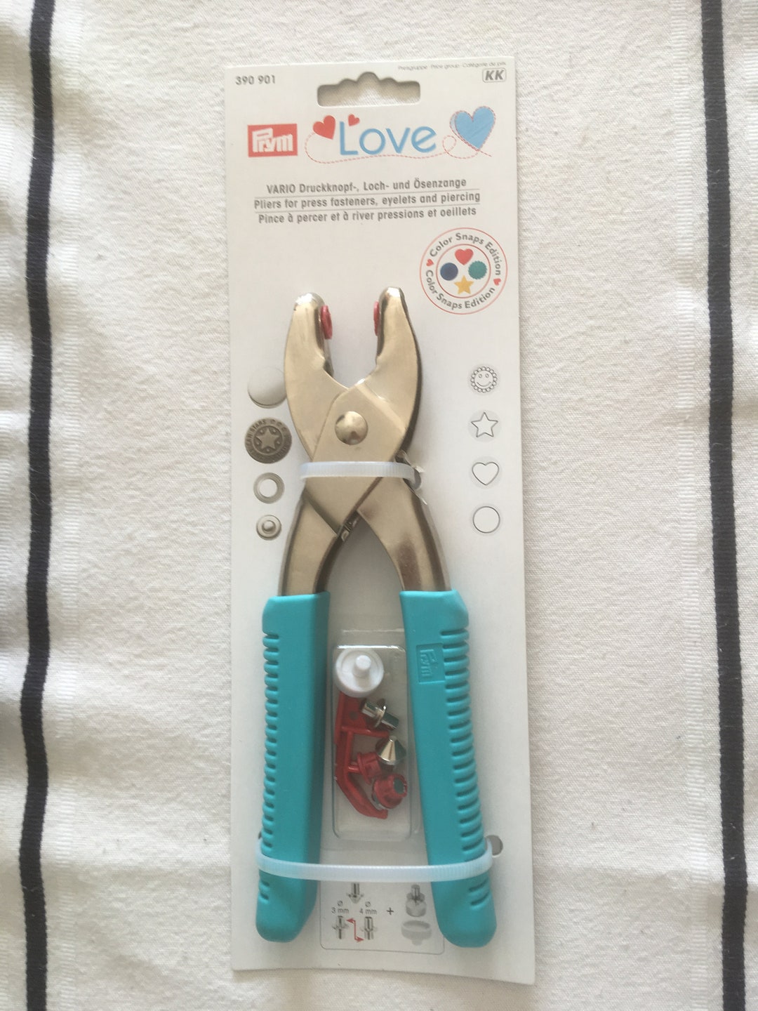 Prymlove Vario Pince à Pression Turquoise + Outils ColorSnaps – Avec 393,103 Boutons-Pression Blanc 12,4 Mm – Idéal Couture Et Customisation