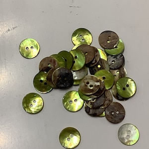 Fancy button, round, mother-of-pearl, Green color (12), Diameter 14 mm