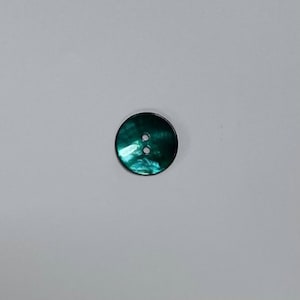 Fancy button, round, mother-of-pearl, Turquoise green color (4), Diameter 18 mm