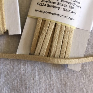 Ruban aspect cuir, polyester,  couleur beige, largeur 3 mm, carte de 3 mètres
