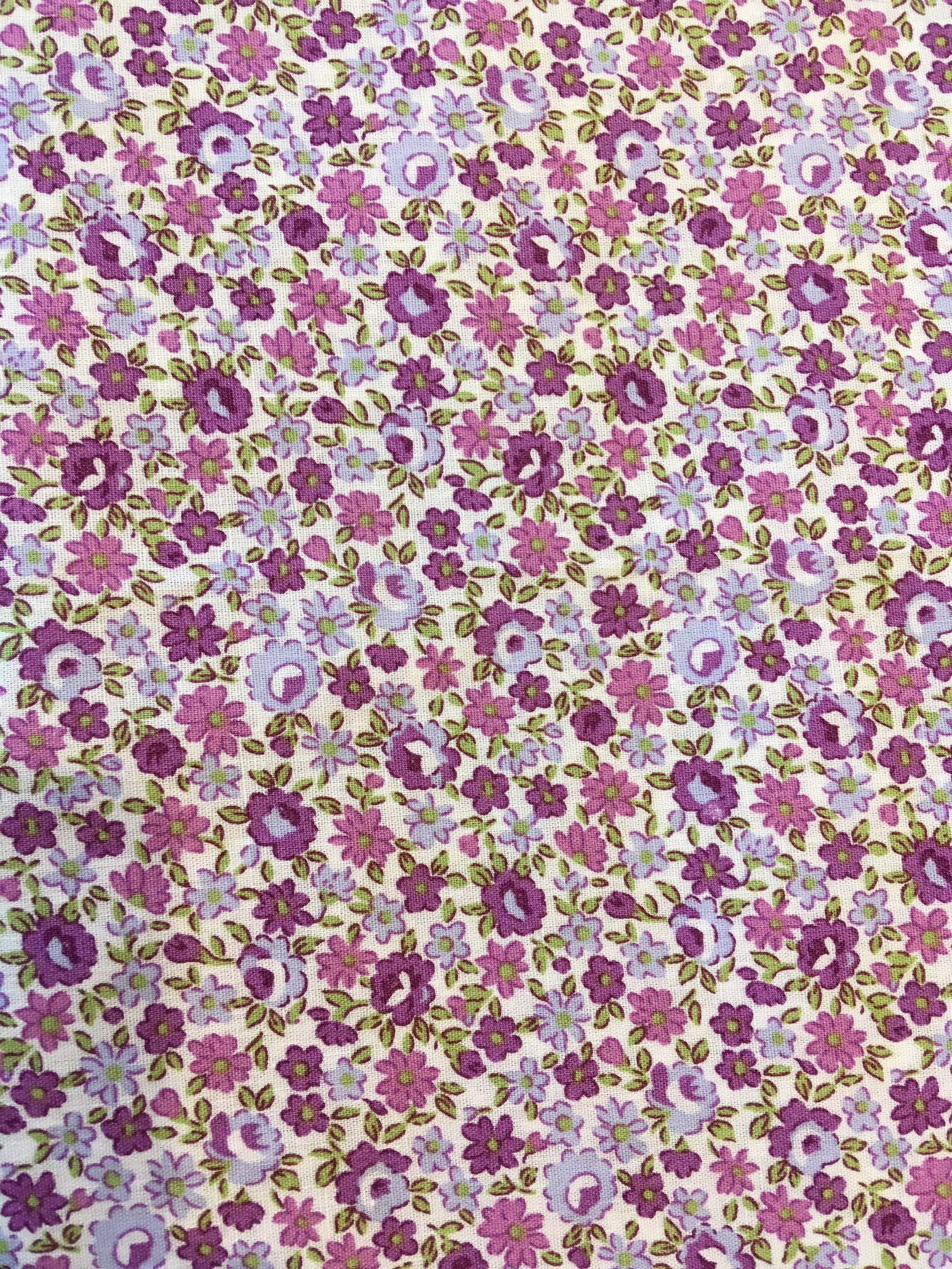Tissu Coupon Fleuri Enfant - Motifs Petites Fleurs - 56 X 69 Cm