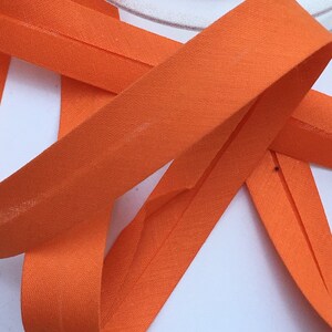 Cinta al bies de polialgodón lisa plegada, color naranja (21), 20 mm de ancho