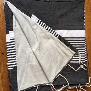 Fouta cotton, lined sponge, dark grey tones white stripes