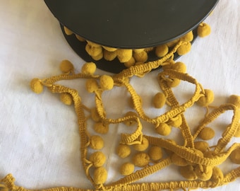 Treccia pompon Colore ocra Larghezza 1 cm