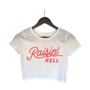 Raisin&#39; Hell Cowgirl Crop Top, Country Concert Crop Top Shirt, Western Graphic Top, Rodeo Fashion Top, Country Girl Gift