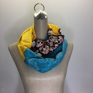 Infinity scarf, skulls image 1