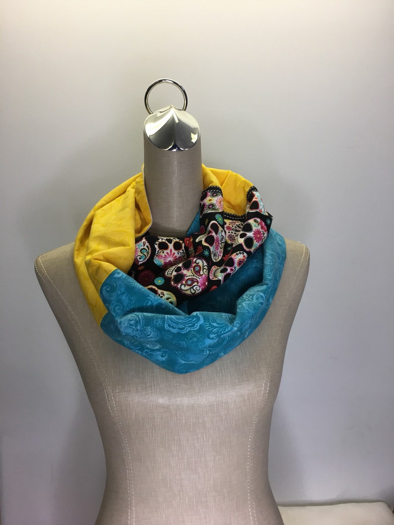 Infinity scarf, skulls image 1