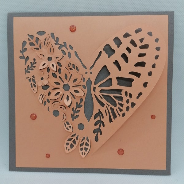 Papillon coeur,carte St Valentin , carte aux découpes originales,carte fait main.
