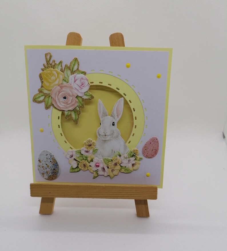 Carte avec lapin de pâques , carte aux couleurs printanières . Bild 1