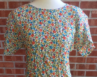 Vintage 90s Jane Ashley white floral top. S/M