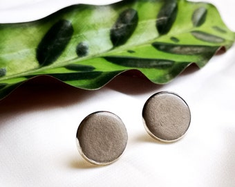 Concrete stud earrings "Gémmal dark" 16 mm silver
