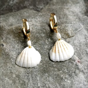 Earrings &quot;Ariella&quot;, 18k gold-plated earrings, freshwater pearls, mussels