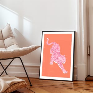 Impresión de póster artístico de tigre, dibujado a mano, en colores planos, rosa y naranja, disponible en 5 tamaños.