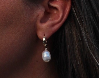 Baroque Pearl Earrings, Gold Pearl Huggie Earrings, Pearl Hoop Earrings, Small Hoops, Huggie Earrings, Wedding Earrings, Trendy Jewelry