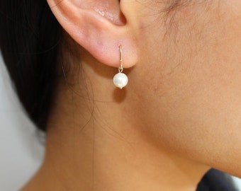 Minimalist Pearl Earrings, Simple Pearl Earrings, Pearl Drop Earrings, Wedding Earrings, Dangle Earrings, Wedding Jewelry, Gift for her
