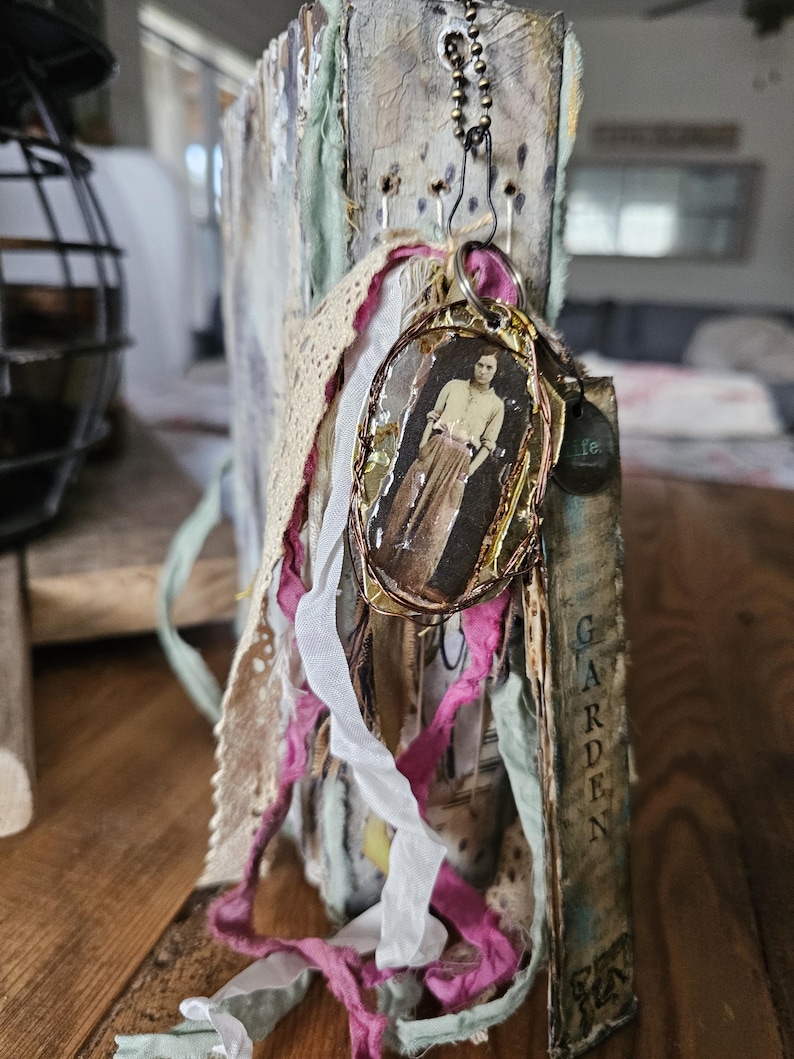 In the Garden Junk Journal - Etsy
