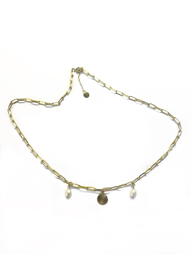 freshwater pearl necklace and wide gold-plated link