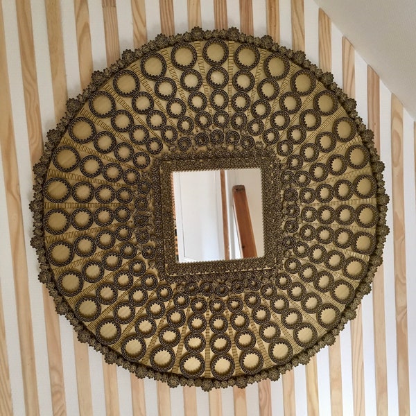 Miroir en carton doré