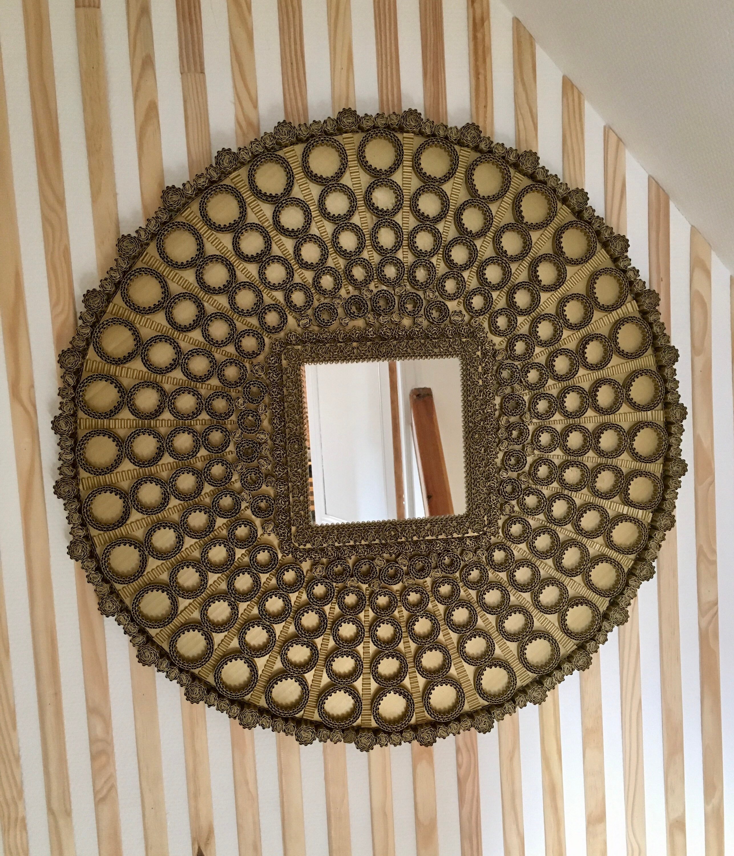 Miroir en Carton Doré