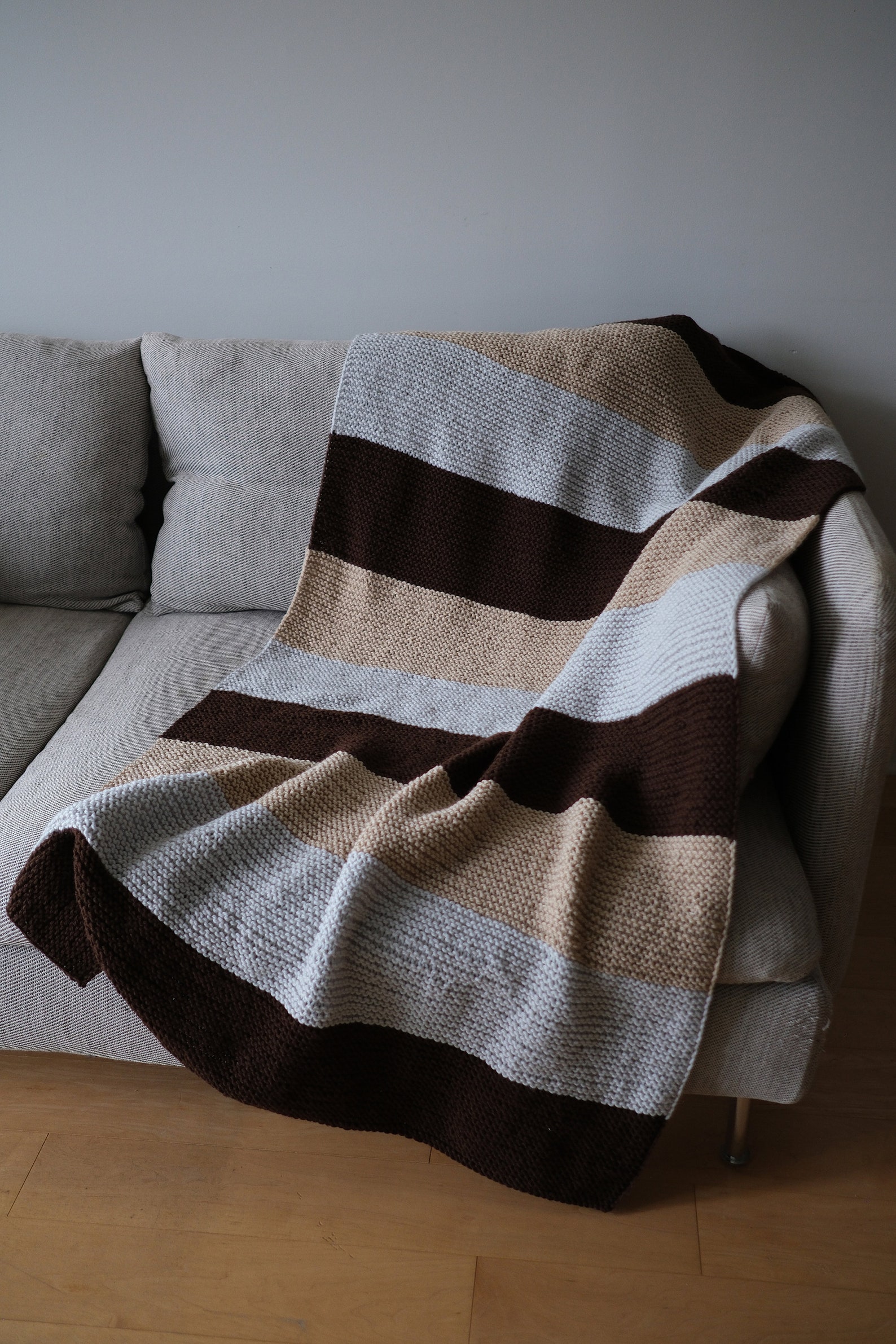 Stephanie Luxe Knitted Blanket in (Light Blue/Pink/Cream)