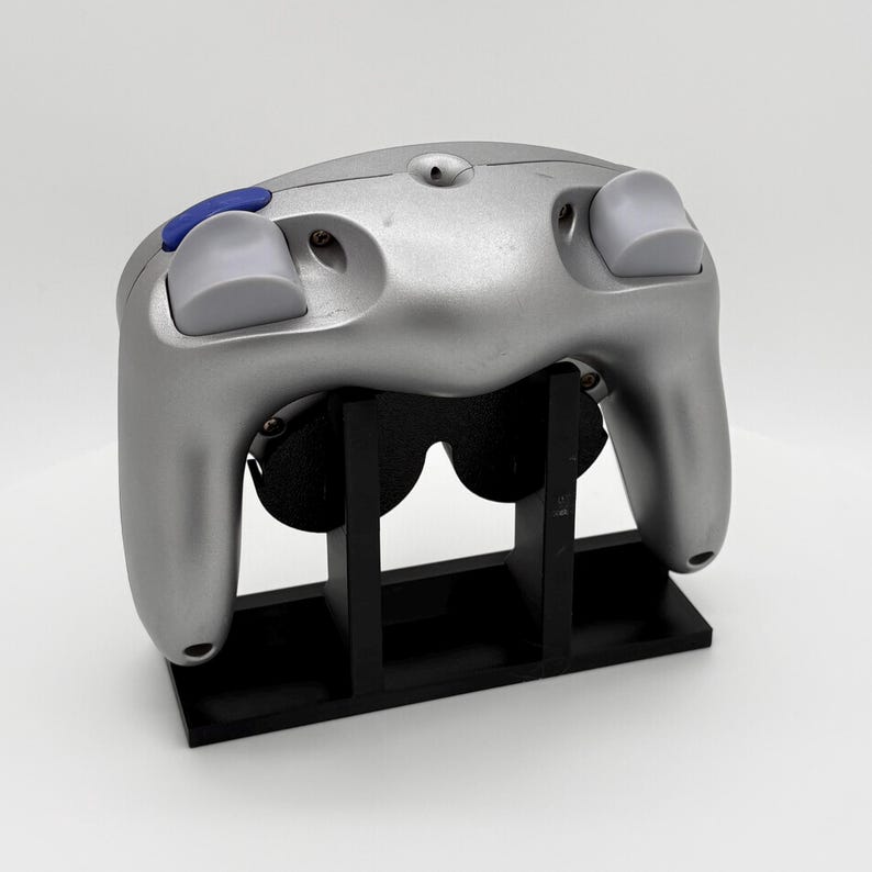 Wireless Nintendo Gamecube Controller Display Stand image 5
