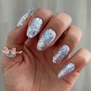 Silver Glitter / Oval Nails / Press On Nails / Nail Designs / Fake Nails / Glue On Nails / Stick On Nails / Nails with Designs