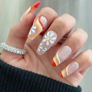 Daisy Orange Swirl / Coffin Nails / Press On Nails / Nail Designs / Fake Nails / Glue On Nails / Stick On Nails / Nails with Designs