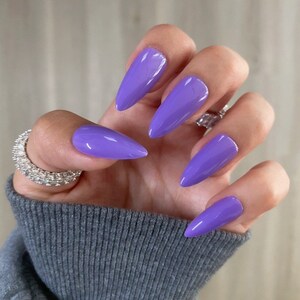 Purple Glossy / Stiletto Nails / Press On Nails / Nail Designs / Fake Nails / Glue On Nails / Stick On Nails / Nails with Designs