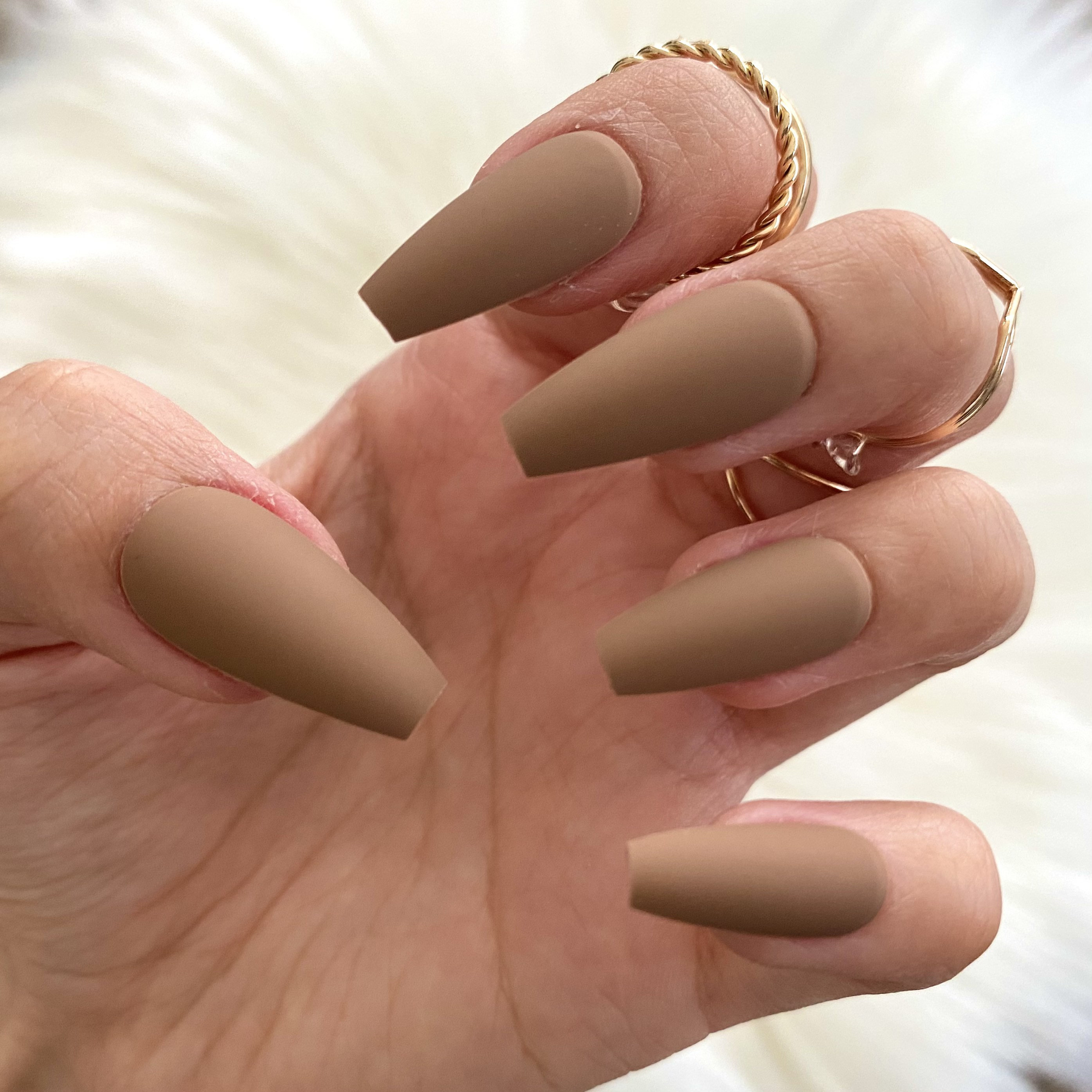 How To Do Creamy Brown Latte Nails For Fall - Lulus.com Fashion Blog