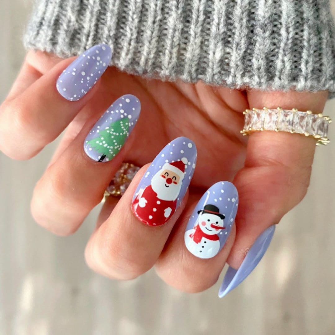 Shimmering Nail Art Natal Designs